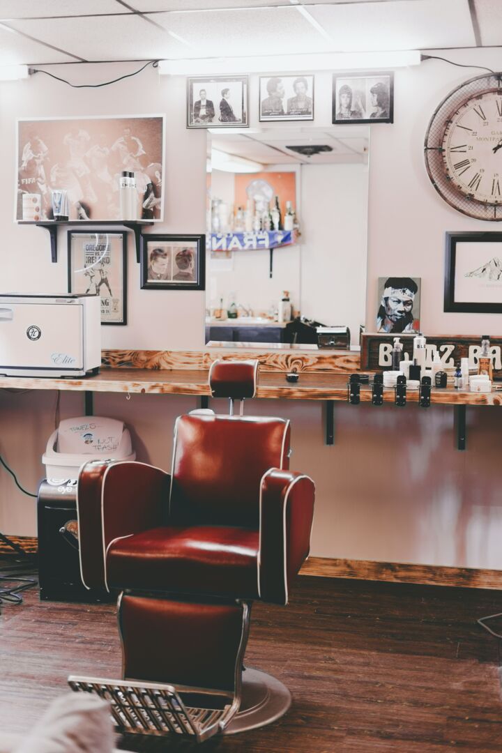 Can renting a chair in a salon be the beginning of a successful career for a hairdresser? - with Pedro Plastic