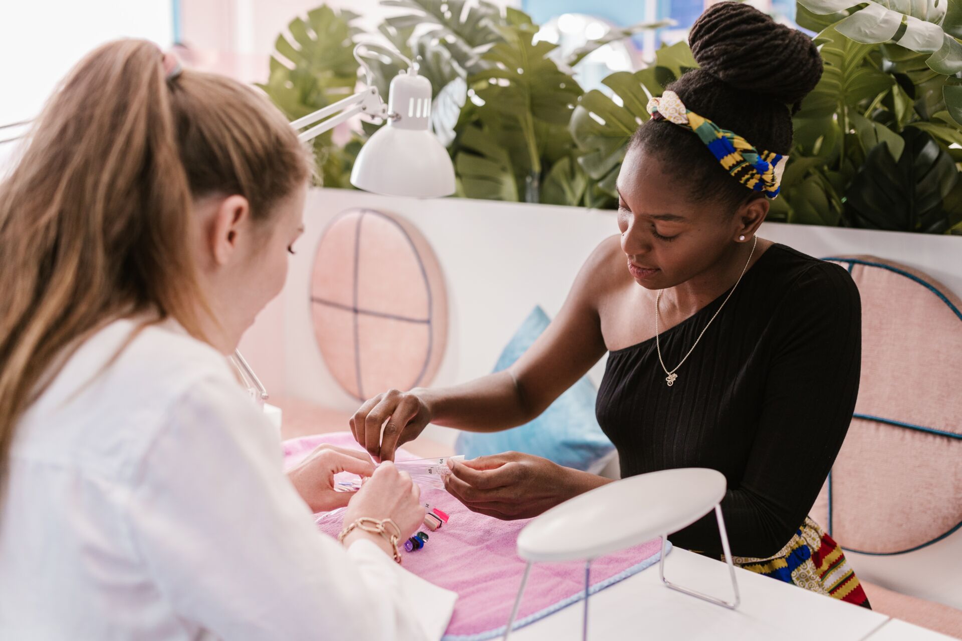 Alice McNails' 5 best marketing tips for nail salons to get more clients  this year!