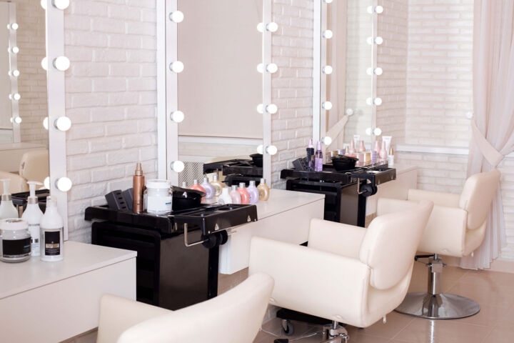 working-places-masters-hairdressing-beauty-salon-modern-design-interior