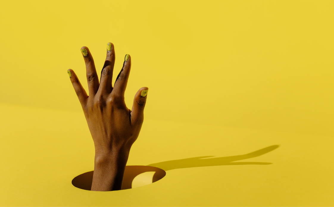 what-causes-yellow-nails-and-how-to-resolve-the-problem-booksy